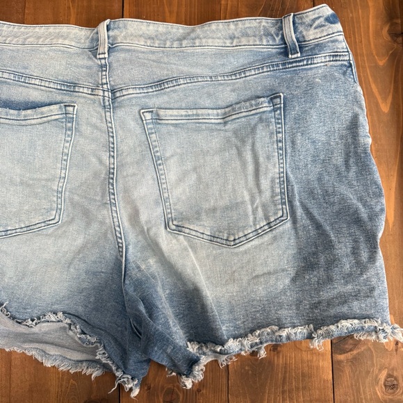 Lane Bryant Light Wash Distressed Denim Jean Shorts - Picture 6 of 8